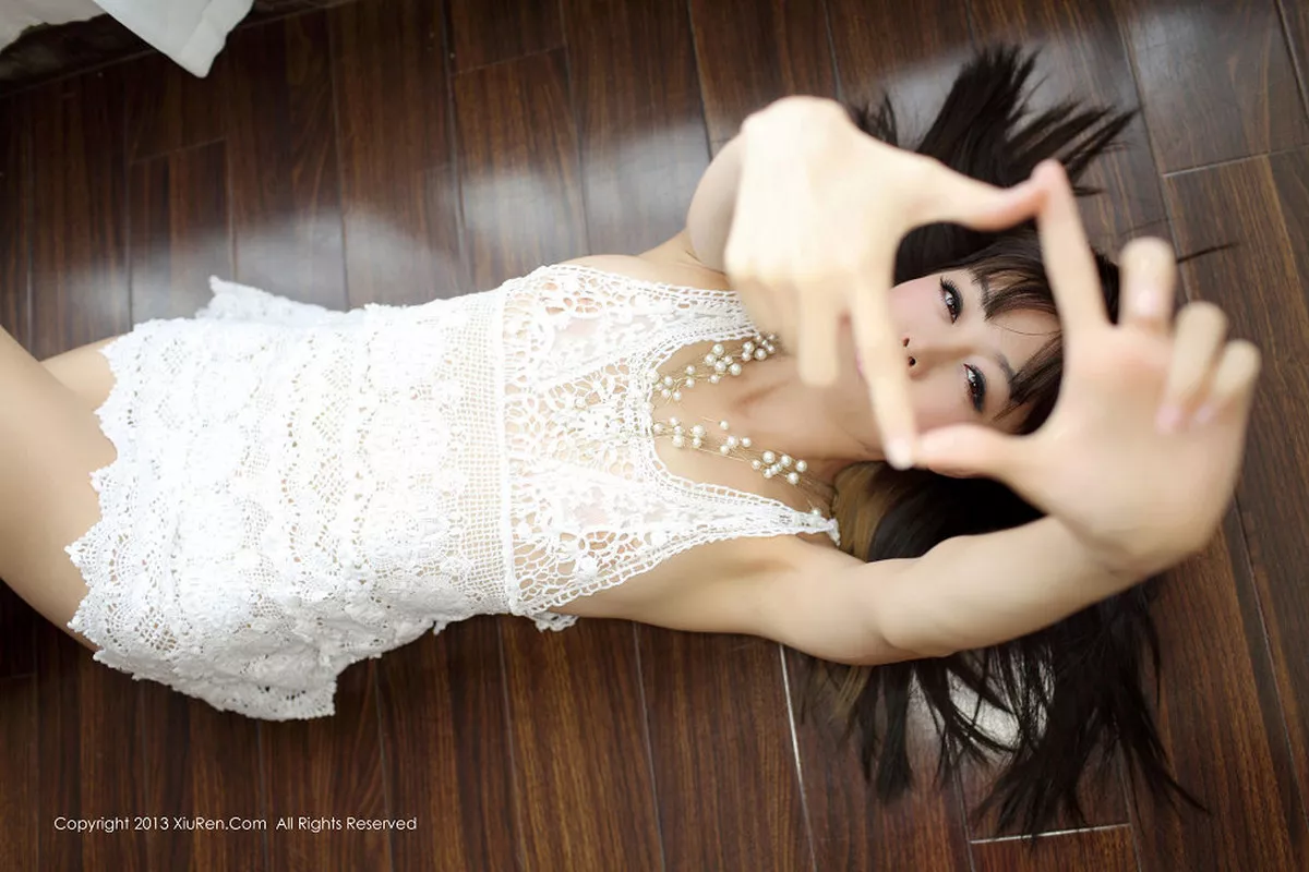 秀人集.com_[XiuRen秀人网]No.001_模特Viki性感内衣系列完美身材写真86P