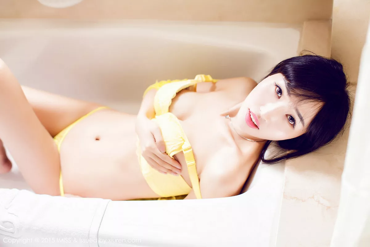 秀人集.com_[IMISS爱蜜社]Vol.006_嫩模石心琪黄色浴白色内衣半脱秀豪乳诱惑写真52P