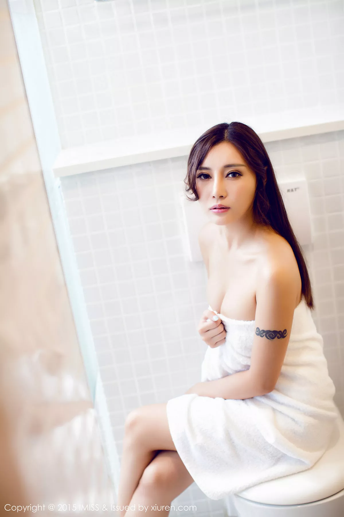 秀人集.com_[IMISS爱蜜社]Vol.009_嫩模乐乐Mango高颜值居家私房秀白嫩肌肤性感写真55P