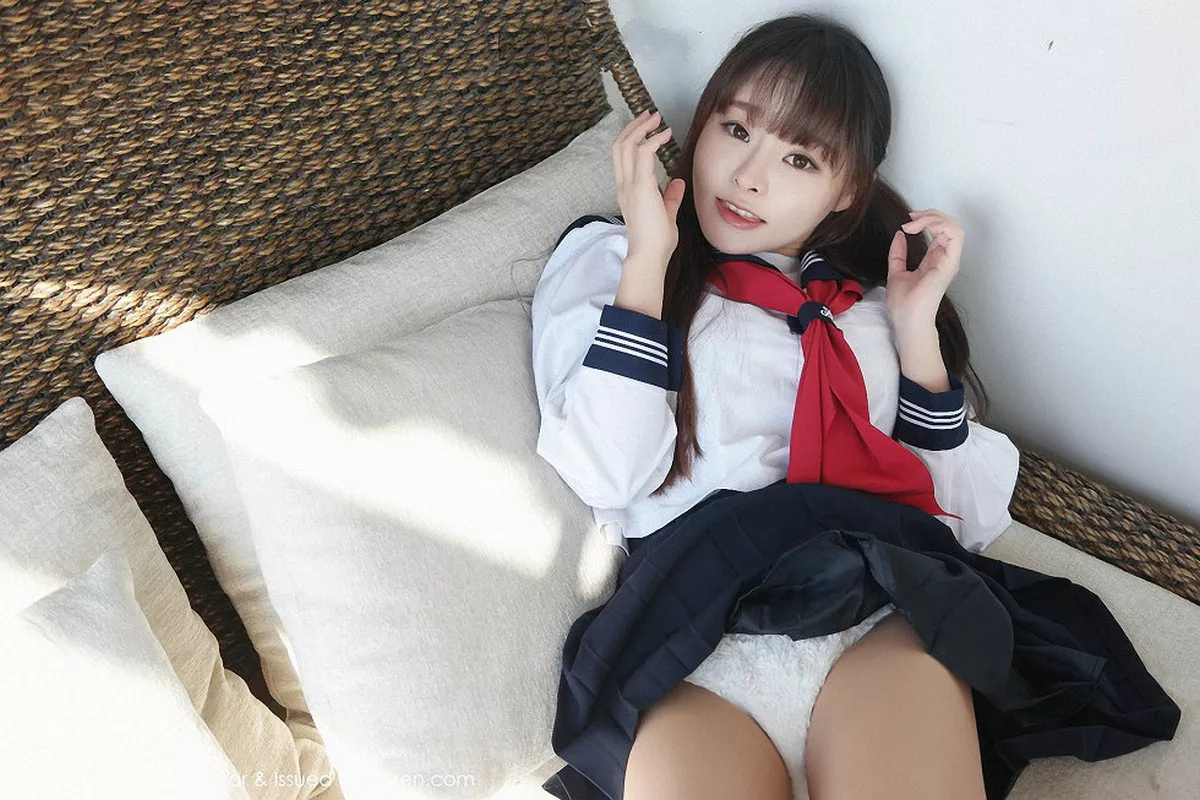 秀人集.com_[MFStar模范学院]Vol.002_嫩模柳侑绮Sevenbaby性感学生制服黑丝美腿写真51P