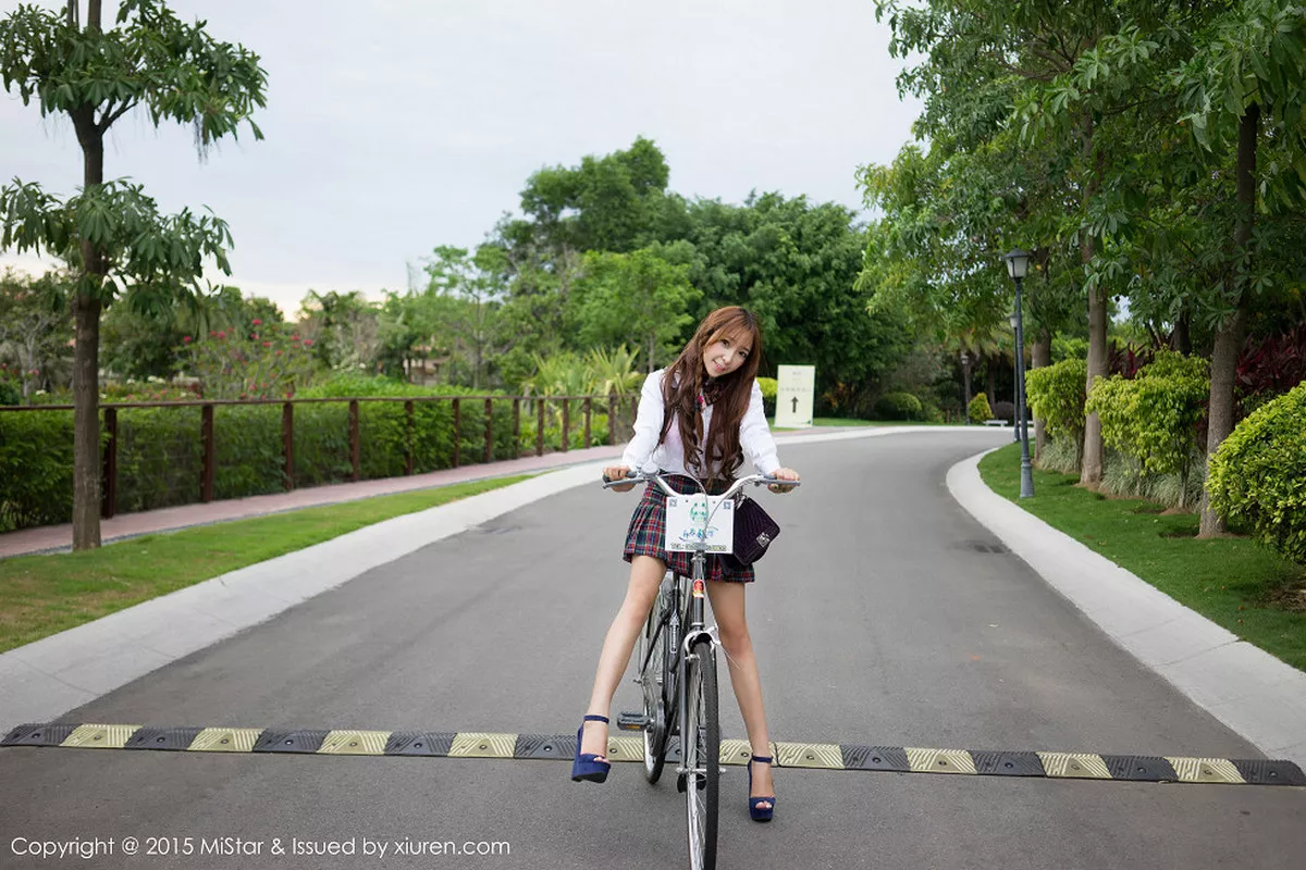 秀人集.com_[MiStar魅妍社]Vol.017_嫩模黄歆苑Chobits花点比基尼性感卖萌露翘臀写真60P