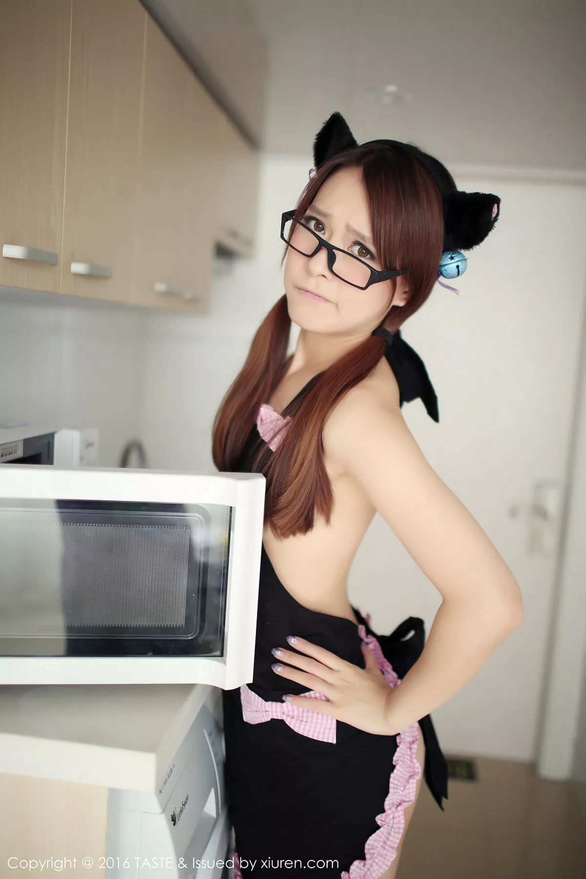 秀人集.com_[Taste顽味生活]Vol.005_嫩模Carol酱性感兔女郎黑色女仆装居家写真61P