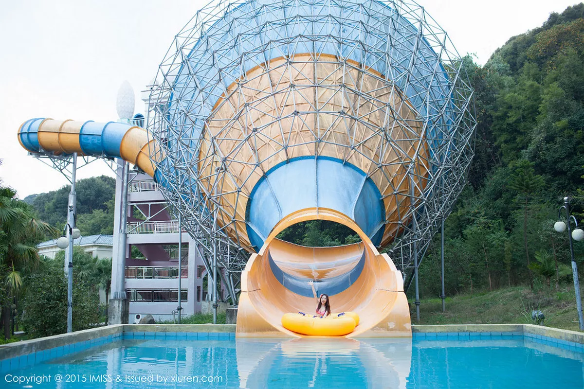 秀人集.com_[IMISS爱蜜社]Vol.015_嫩模小丽莎萌萌哒粉红内衣迷人美胸娇艳性感写真50P