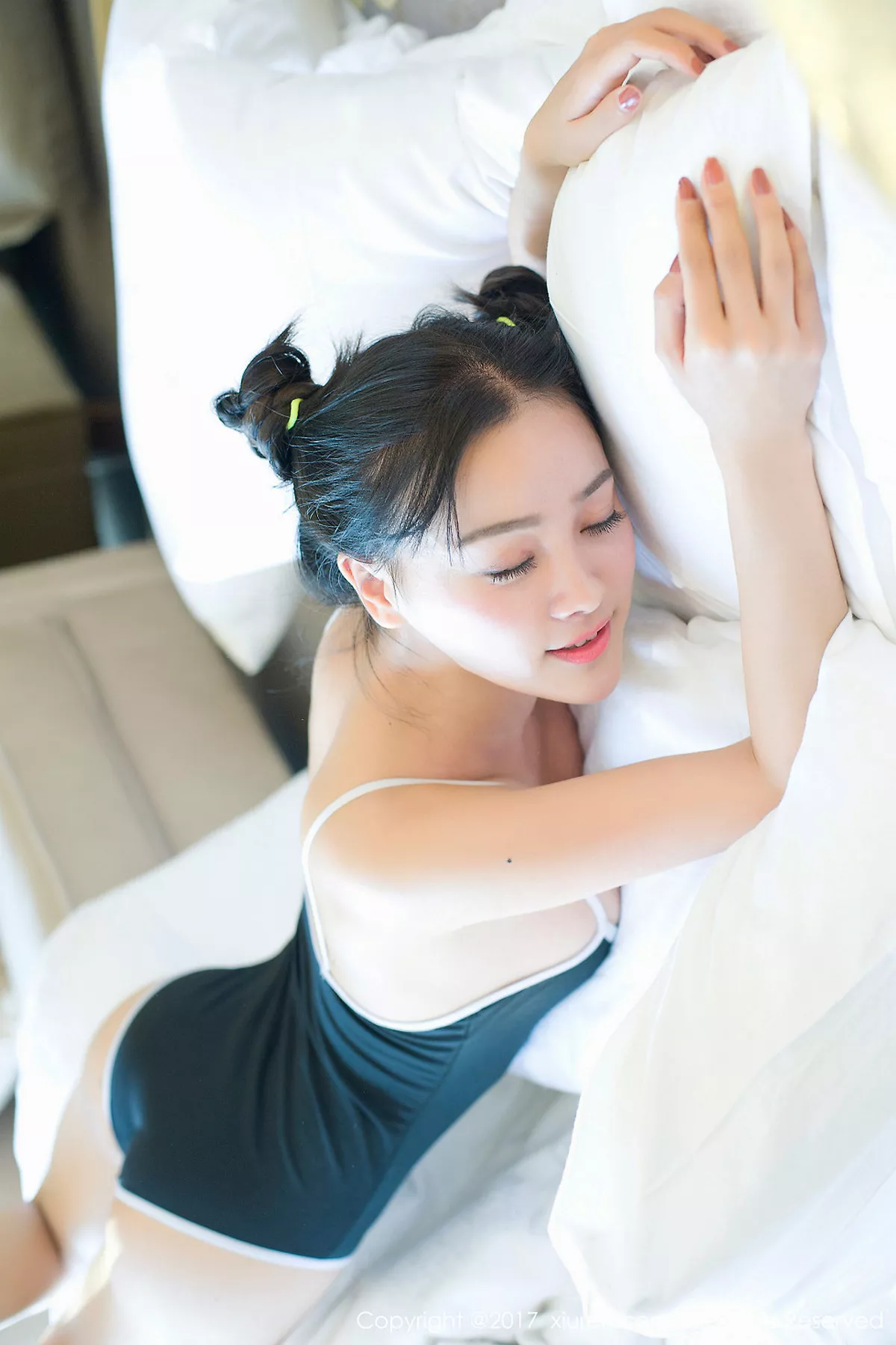 秀人集.com_[XiuRen秀人网]No.684_嫩模芈琳娜居家蓝色低胸体操服秀美胸白色死库水性感写真62P