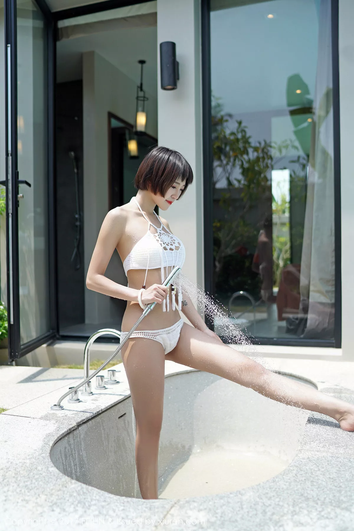 秀人集.com_[FeiLin嗲囡囡]Vol.083_嫩模冯木木LRIS泰国旅拍泳池边性感比基尼湿身诱惑写真47P
