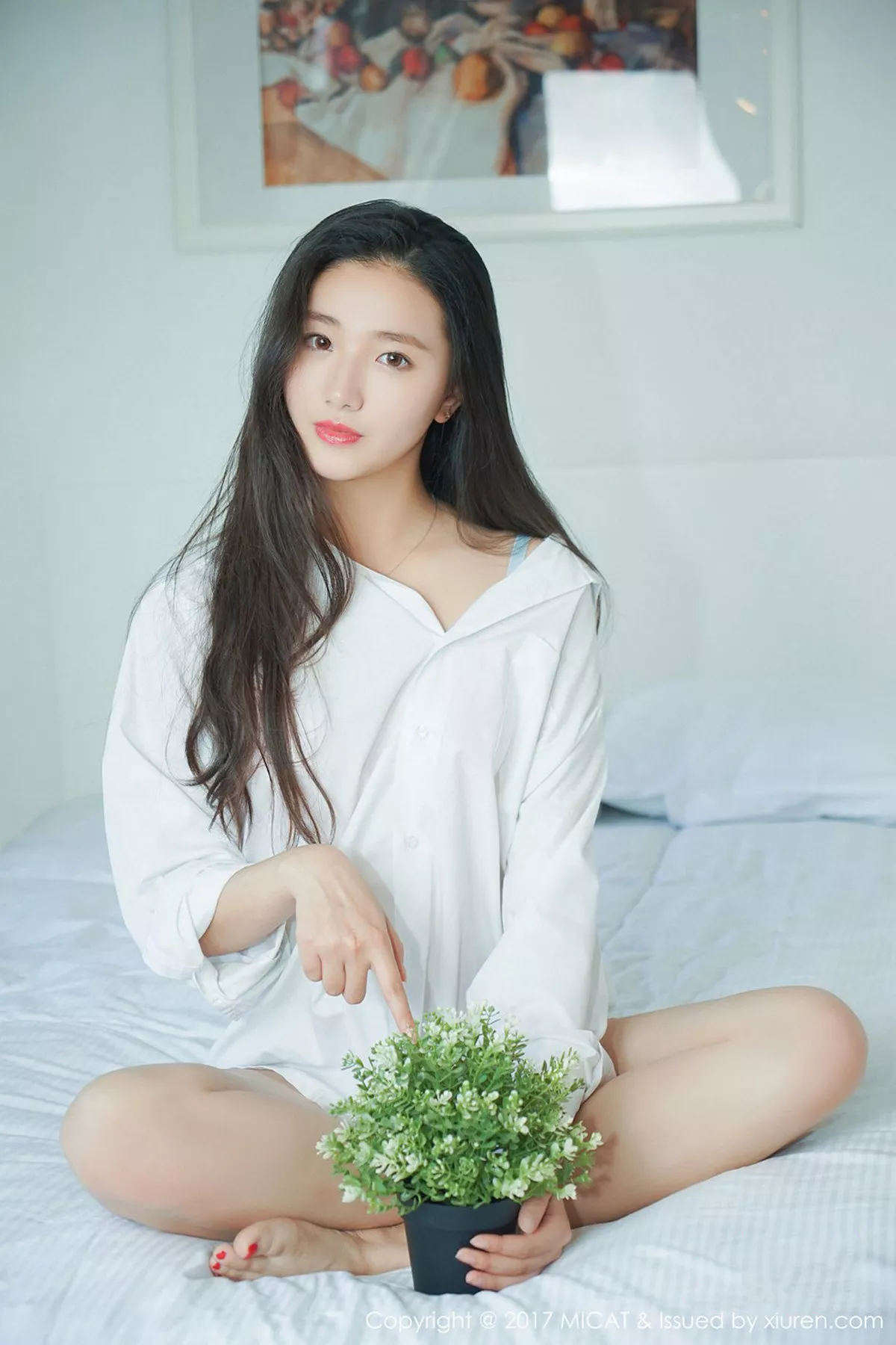 秀人集.com_[MICAT猫萌榜]Vol.004_嫩模画画sugar居家纯白衬衣白色蕾丝内裤秀白嫩肌肤写真50P