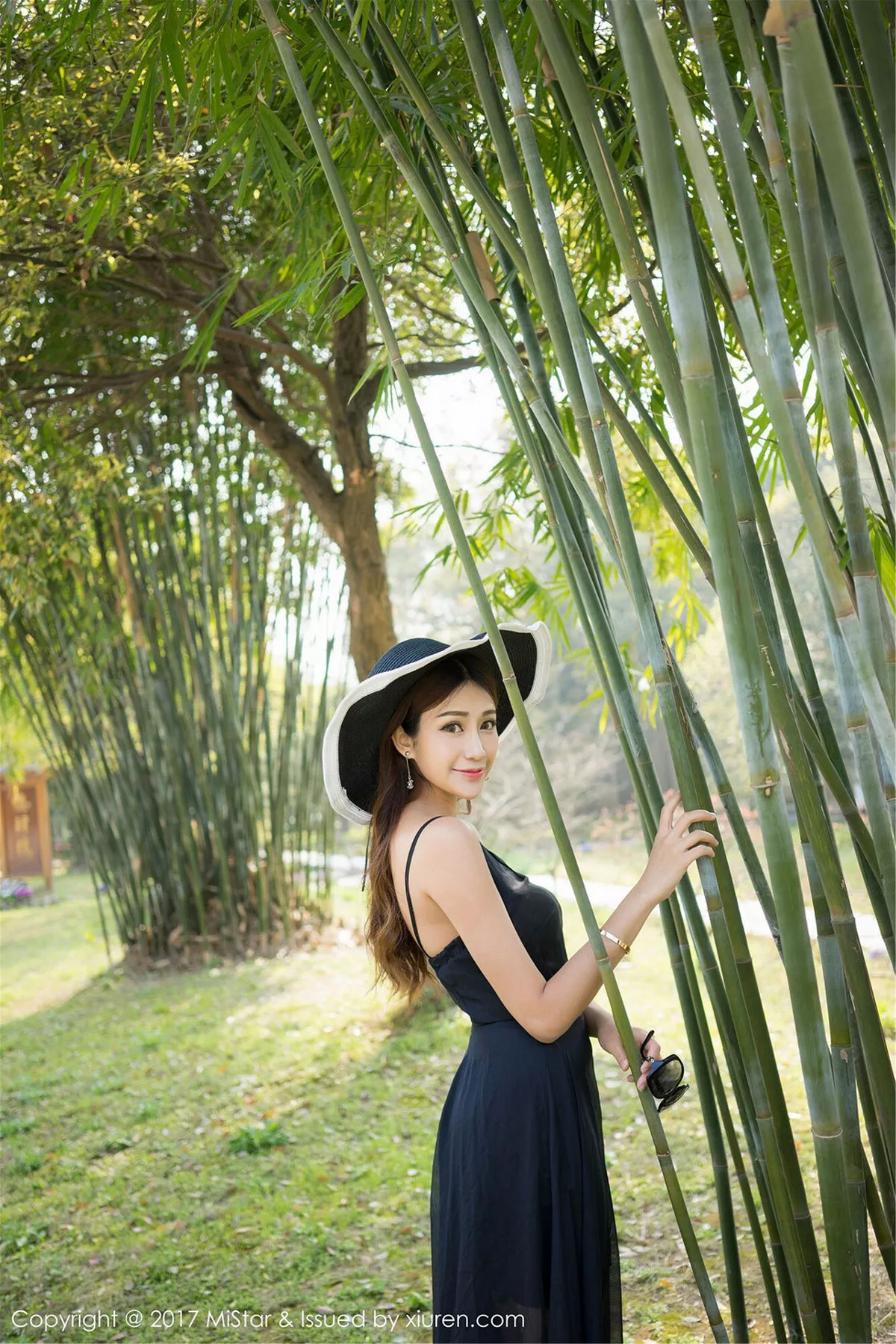 秀人集.com_[MiStar魅妍社]Vol.169_嫩模小蕾蕾景区旅拍多套服饰高颜值清新迷人写真65P