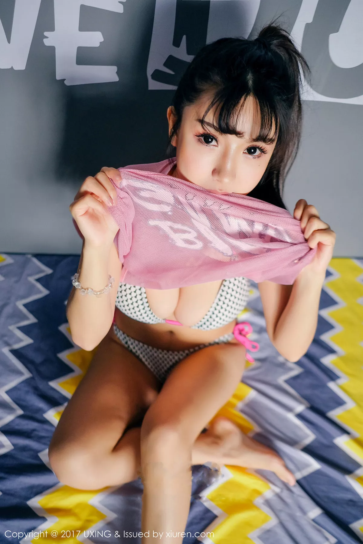 秀人集.com_[UXING优星馆]Vol.053_巨乳嫩模晓茜sunny粉红薄纱性感内衣秀傲人巨乳诱惑写真38P