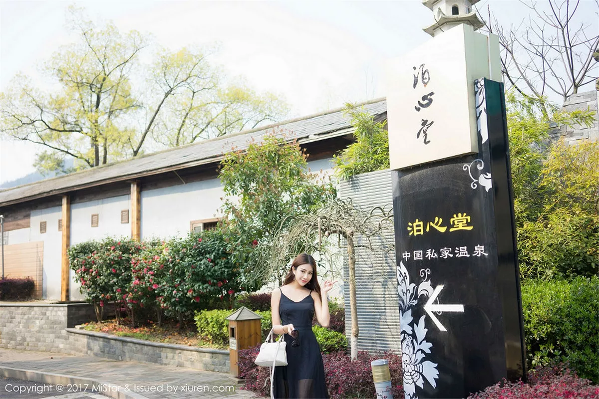 秀人集.com_[MiStar魅妍社]Vol.169_嫩模小蕾蕾景区旅拍多套服饰高颜值清新迷人写真65P