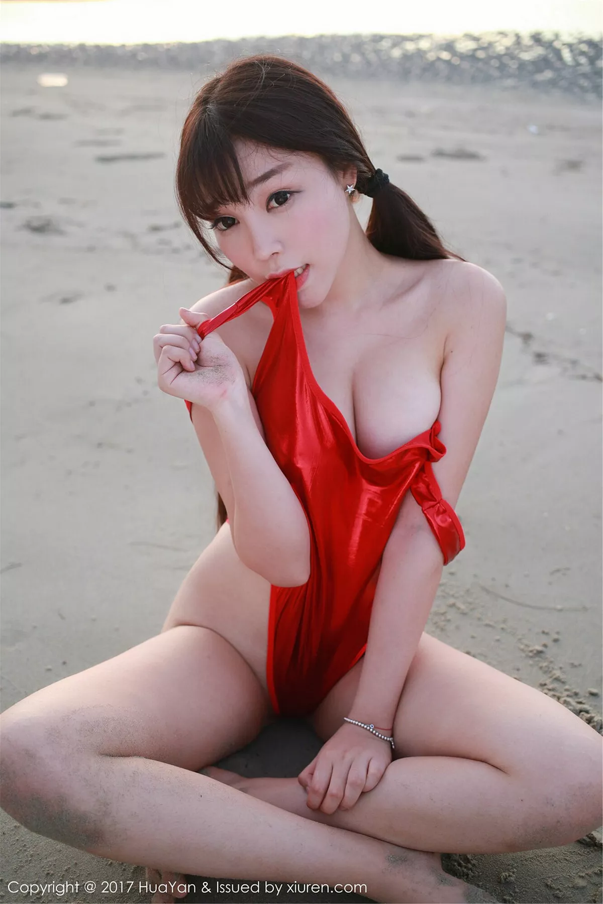秀人集.com_[HuaYan花の颜]Vol.038_嫩模芝芝Booty沙巴旅拍吊带连身裙秀完美身材性感美胸写真52P