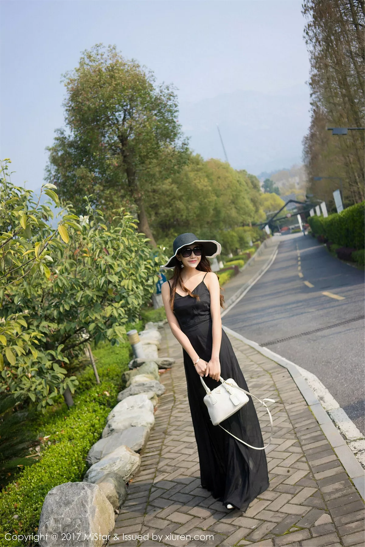 秀人集.com_[MiStar魅妍社]Vol.169_嫩模小蕾蕾景区旅拍多套服饰高颜值清新迷人写真65P