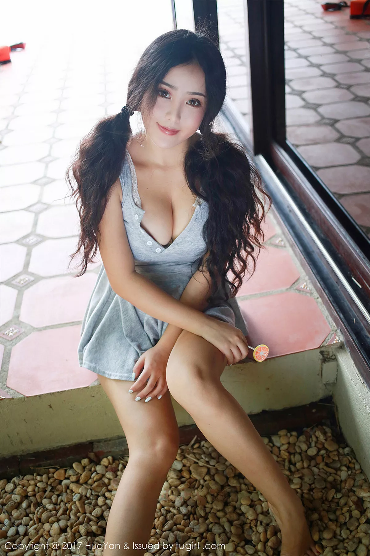 秀人集.com_[HuaYan花の颜]Vol.039_嫩模Manuela玛鲁娜长滩岛旅拍灰色丁字裤半脱秀翘臀诱惑写真33P