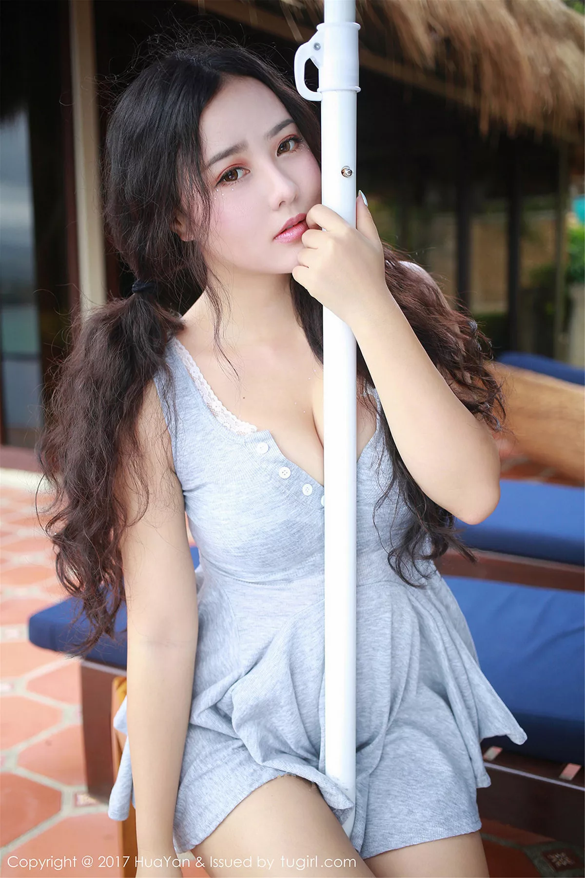 秀人集.com_[HuaYan花の颜]Vol.039_嫩模Manuela玛鲁娜长滩岛旅拍灰色丁字裤半脱秀翘臀诱惑写真33P