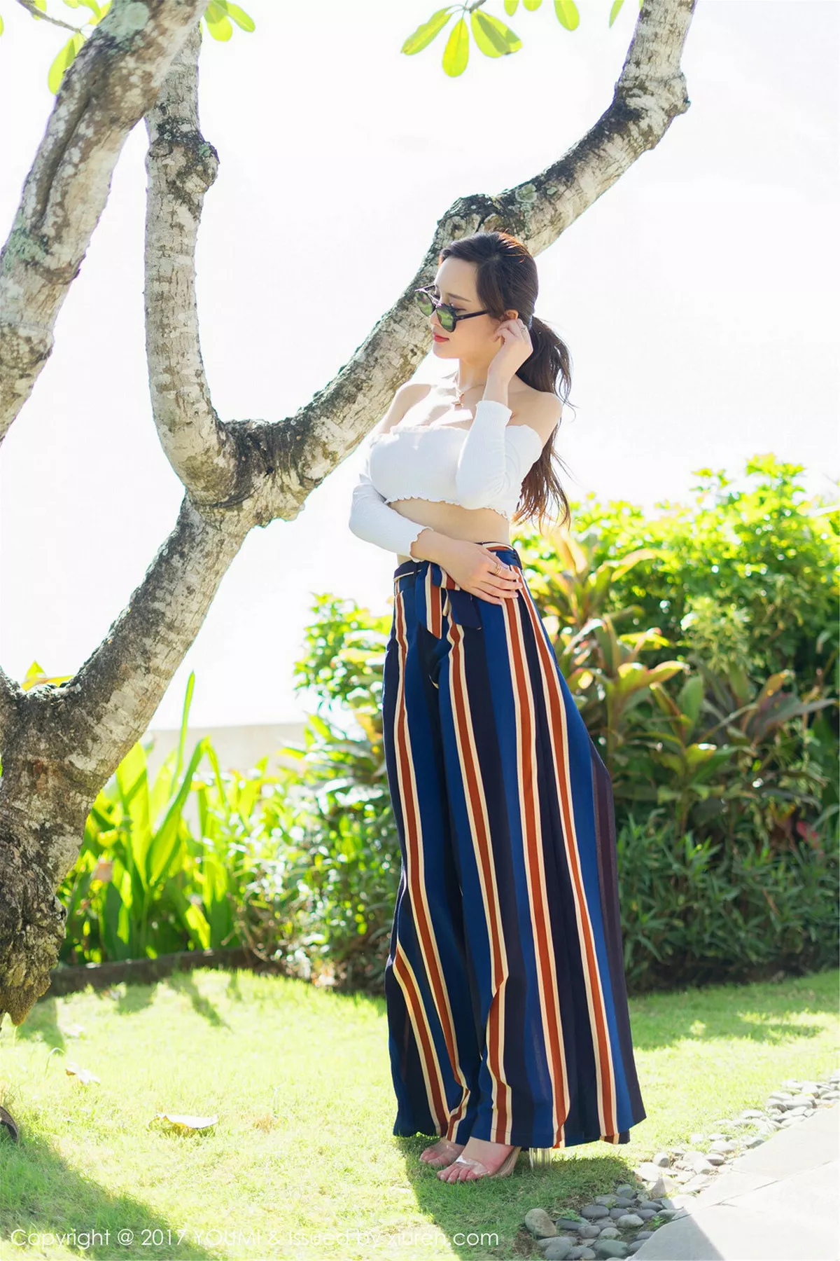 秀人集.com_[YouMi尤蜜荟]Vol.043_女神土肥圆矮挫穷巴厘岛旅拍黑色蕾丝情趣内衣露乳诱惑写真54P