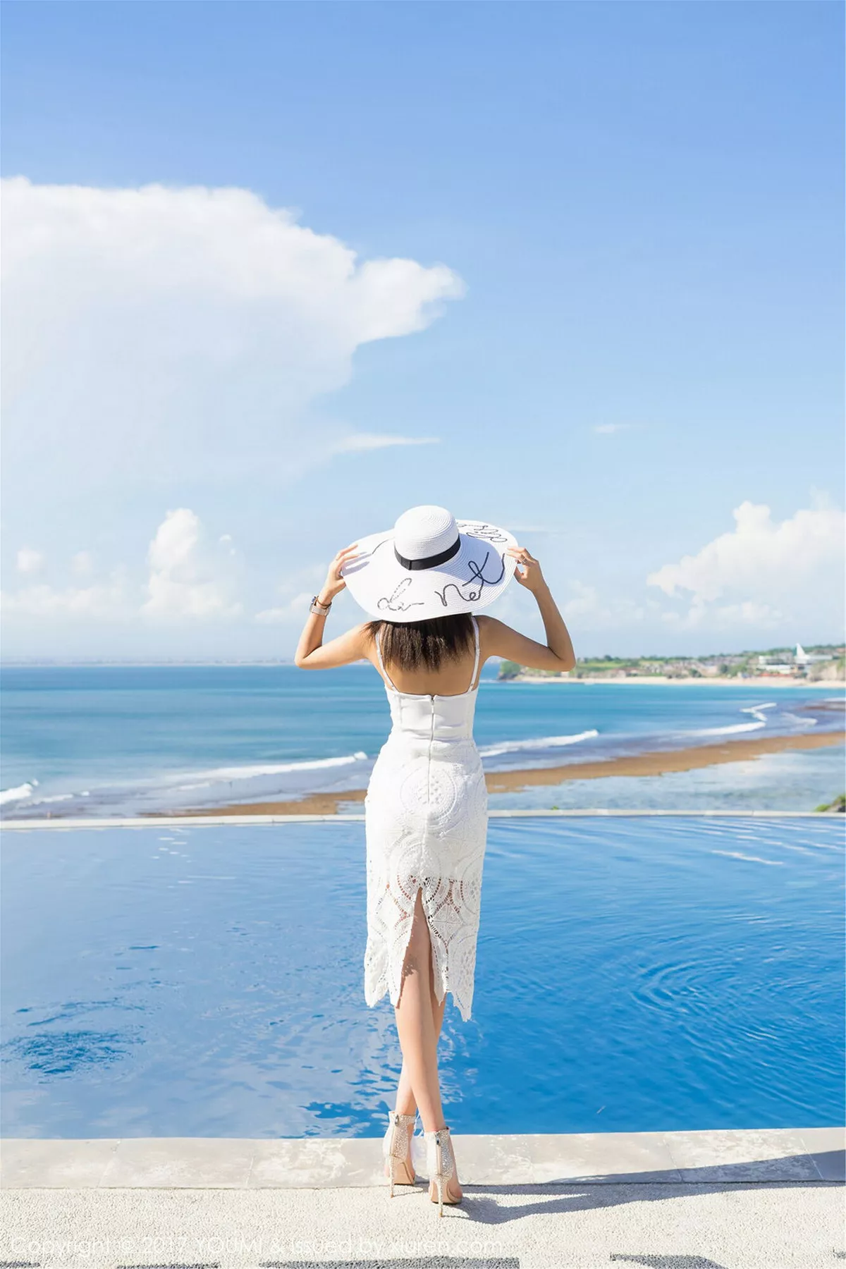 秀人集.com_[YouMi尤蜜荟]Vol.042_尤物女神Yumi-尤美巴厘岛旅拍泳池边性感比基尼娇媚写真51P