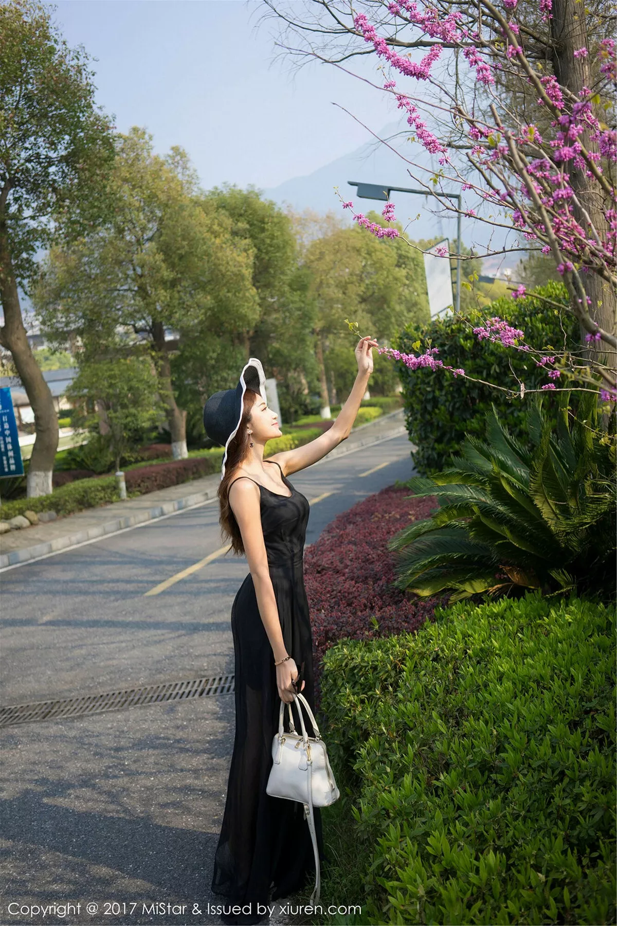 秀人集.com_[MiStar魅妍社]Vol.169_嫩模小蕾蕾景区旅拍多套服饰高颜值清新迷人写真65P