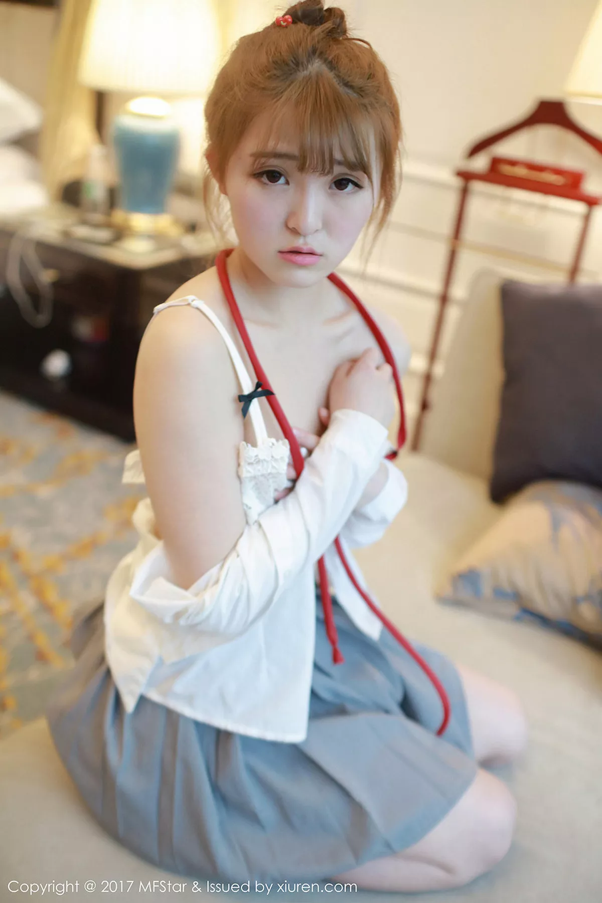 秀人集.com_[MFStar模范学院]Vol.098_嫩模伊小七MoMo学生装性感短裙半脱内裤撩人诱惑写真47P