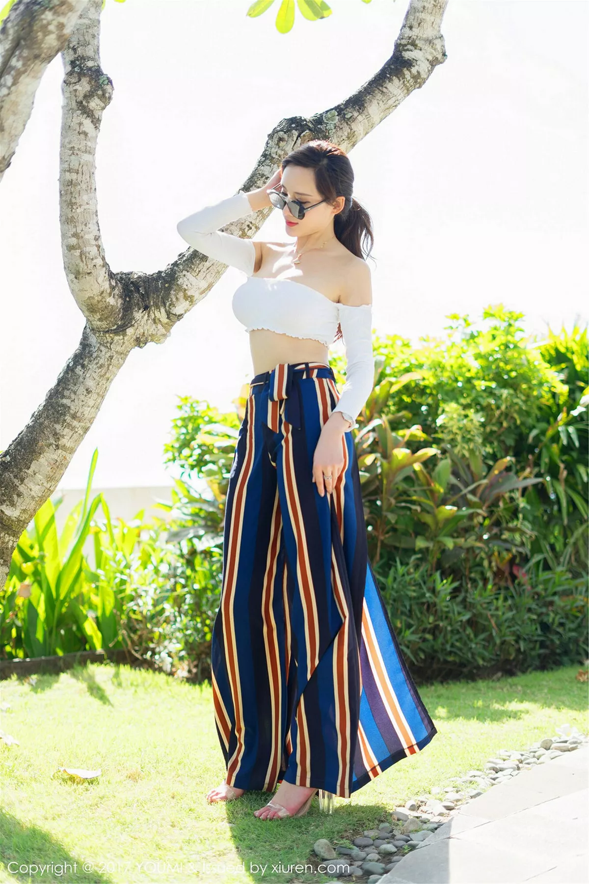 秀人集.com_[YouMi尤蜜荟]Vol.043_女神土肥圆矮挫穷巴厘岛旅拍黑色蕾丝情趣内衣露乳诱惑写真54P