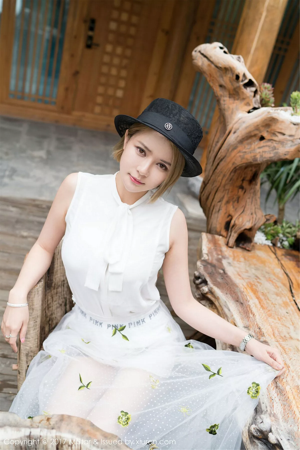 秀人集.com_[MiStar魅妍社]Vol.170_性感女神凯竹BuiBui丽江旅拍露背毛衣侧露豪乳撩人诱惑写真45P