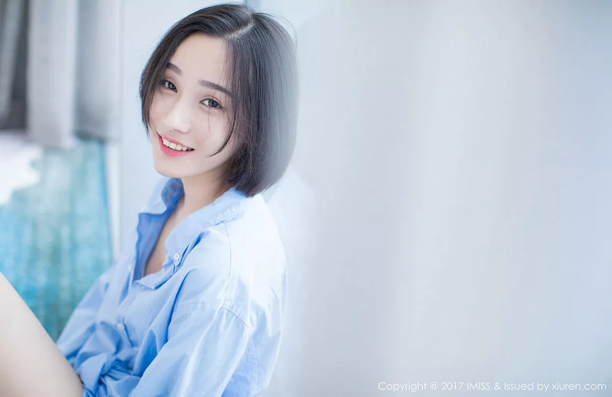 秀人集.com_[IMISS爱蜜社]Vol.178_模特Livia清爽蓝色衬衣+白色蕾丝腿袜秀完美身材性感写真49P