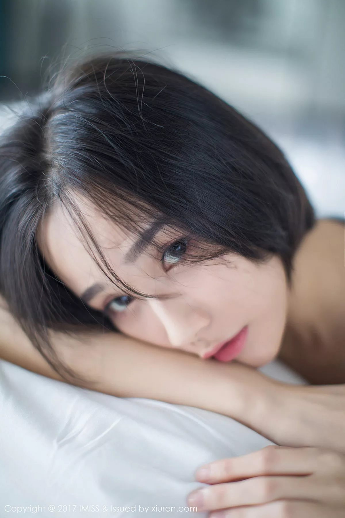 秀人集.com_[IMISS爱蜜社]Vol.178_模特Livia清爽蓝色衬衣+白色蕾丝腿袜秀完美身材性感写真49P