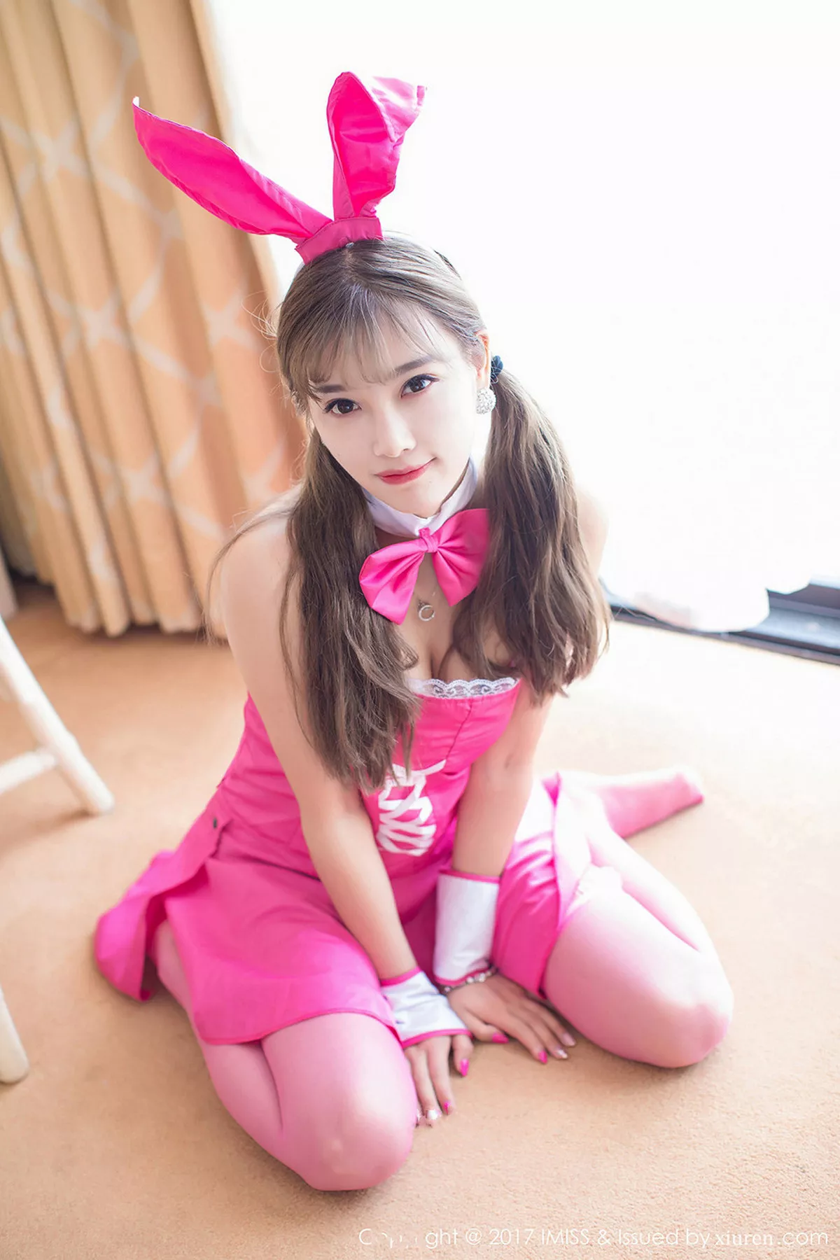 秀人集.com_[IMISS爱蜜社]Vol.176_甜美女神杨晨晨sugar塞班旅拍粉红兔女郎+甜美女仆性感写真49P