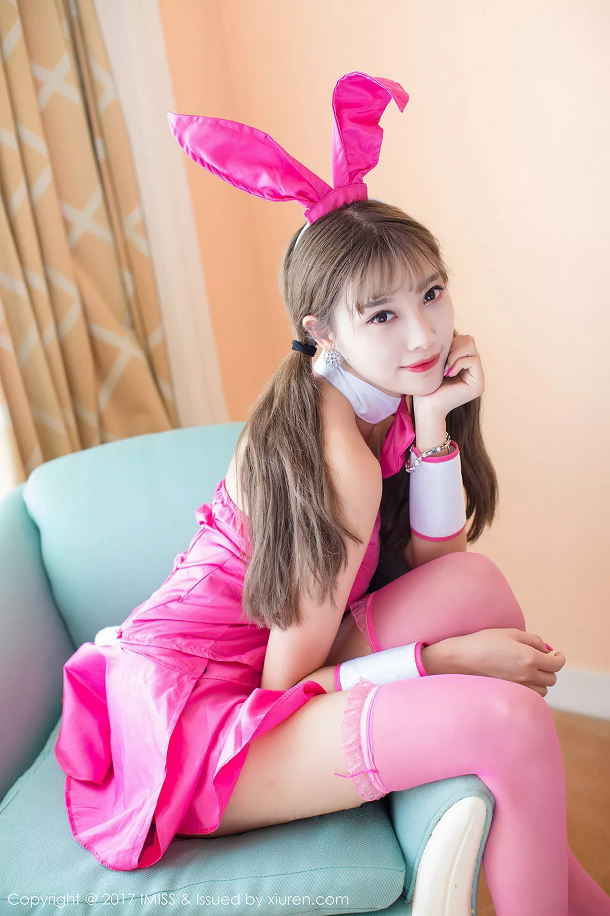 秀人集.com_[IMISS爱蜜社]Vol.176_甜美女神杨晨晨sugar塞班旅拍粉红兔女郎+甜美女仆性感写真49P