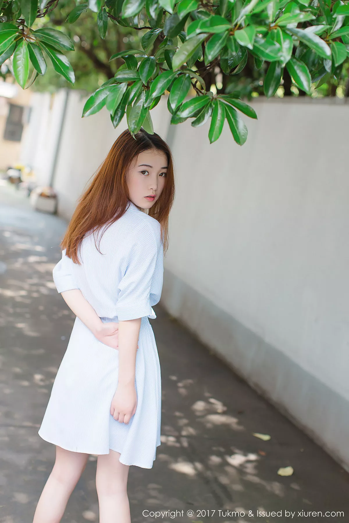 秀人集.com_[Tukmo兔几盟]Vol.099_新人妹子绵绵户外清爽连身裙西瓜外拍阳光甜美写真40P