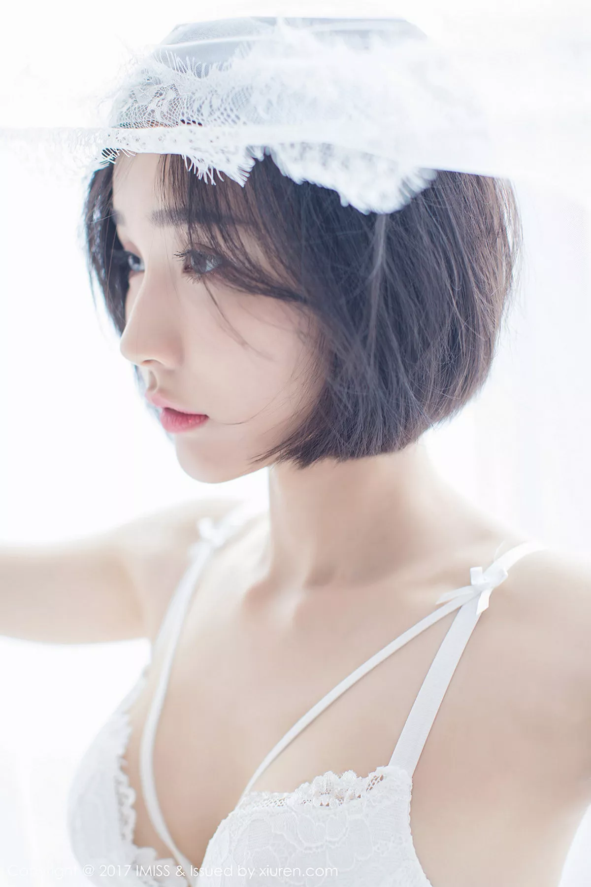 秀人集.com_[IMISS爱蜜社]Vol.178_模特Livia清爽蓝色衬衣+白色蕾丝腿袜秀完美身材性感写真49P