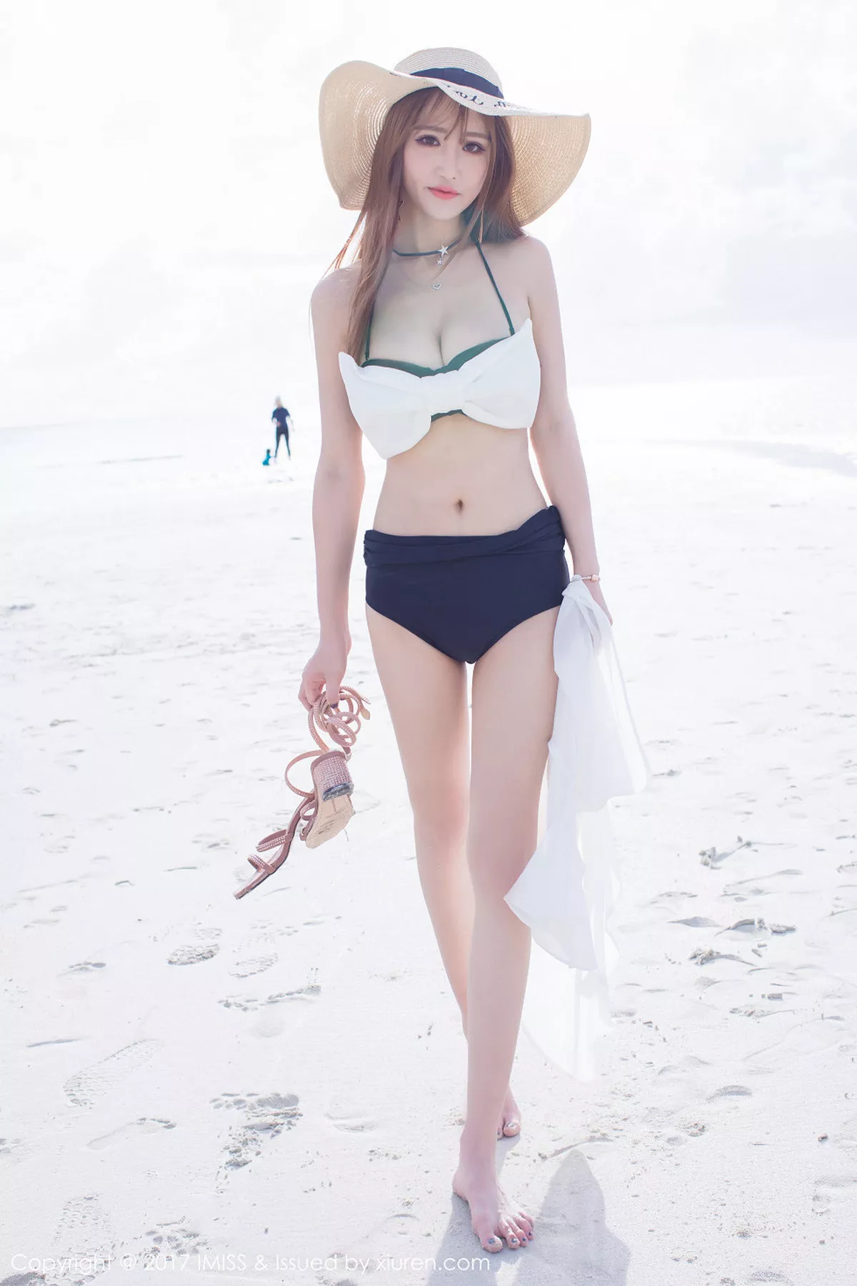 秀人集.com_[IMISS爱蜜社]Vol.179_气质美女妤薇Vivian沙巴旅拍绝美芭比娃娃完美身材写真42P