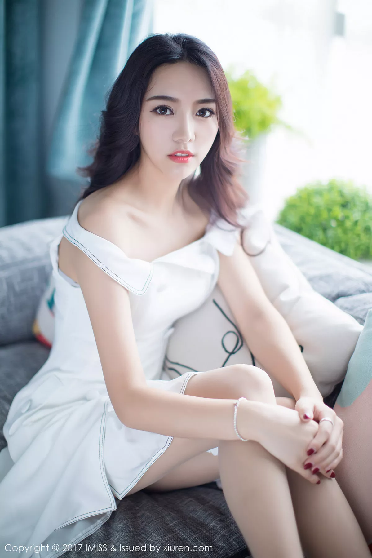 秀人集.com_[IMISS爱蜜社]Vol.174_新人嫩模嫣儿居家白色连身裙秀苗条身材婀娜多姿性感写真65P