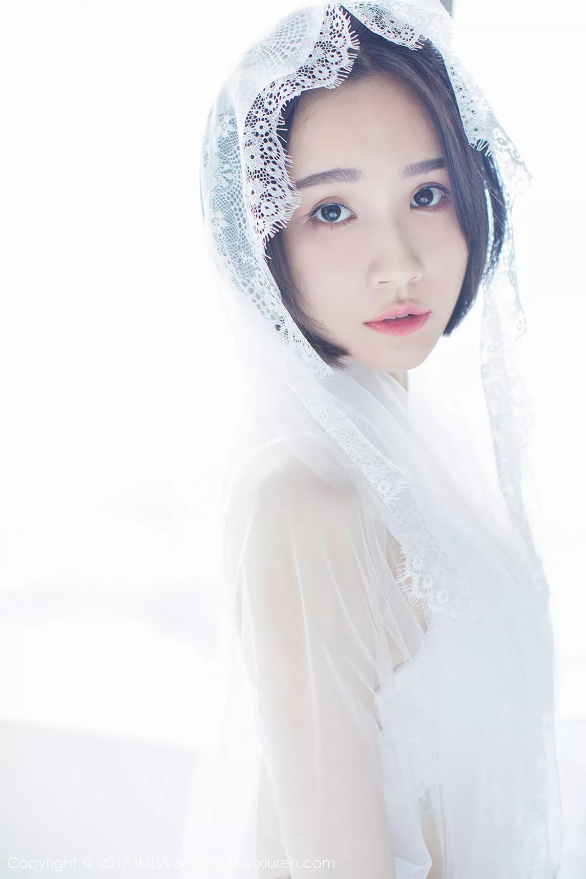 秀人集.com_[IMISS爱蜜社]Vol.178_模特Livia清爽蓝色衬衣+白色蕾丝腿袜秀完美身材性感写真49P