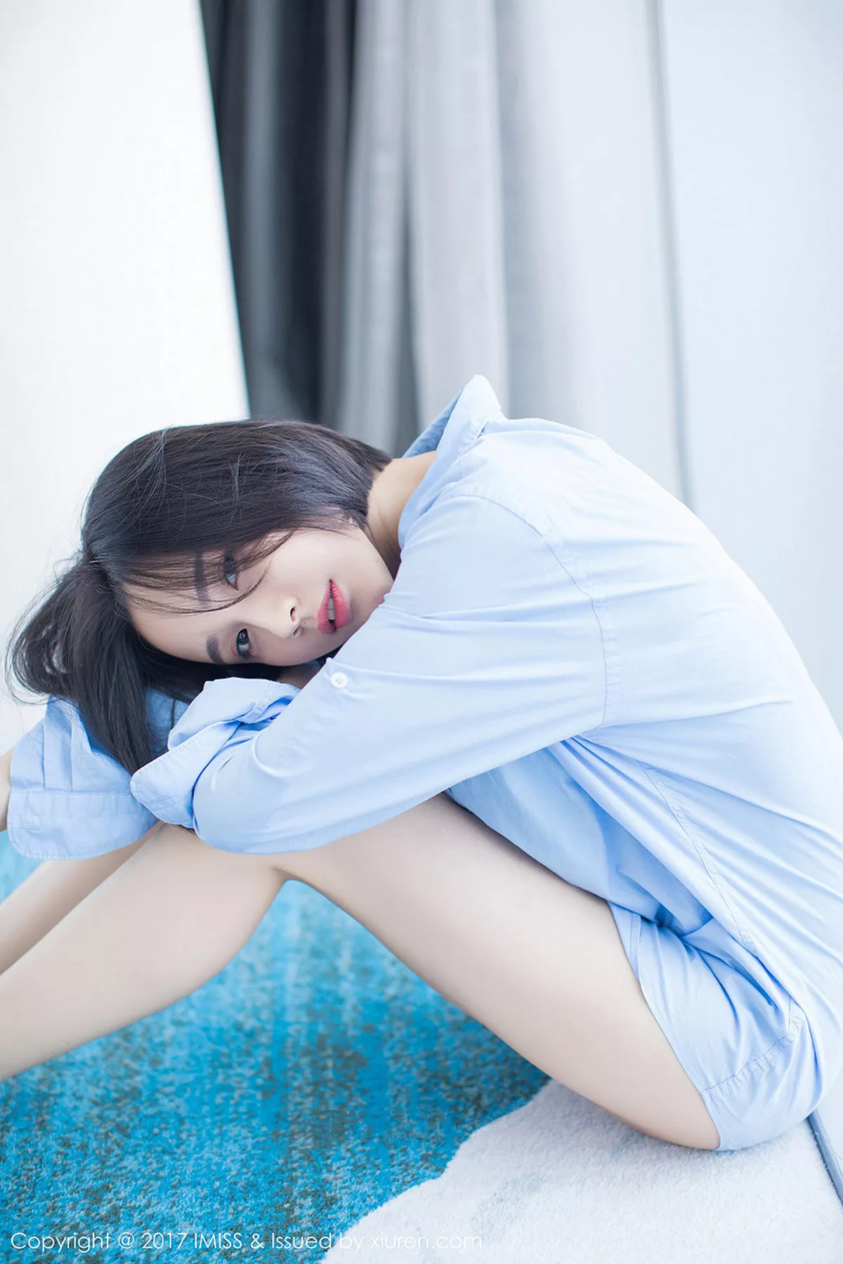 秀人集.com_[IMISS爱蜜社]Vol.178_模特Livia清爽蓝色衬衣+白色蕾丝腿袜秀完美身材性感写真49P