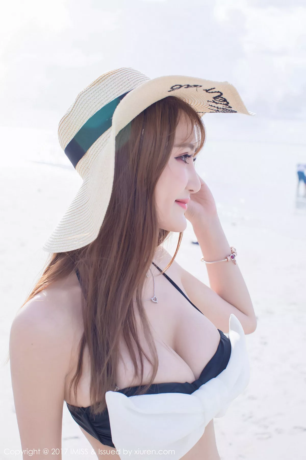 秀人集.com_[IMISS爱蜜社]Vol.179_气质美女妤薇Vivian沙巴旅拍绝美芭比娃娃完美身材写真42P