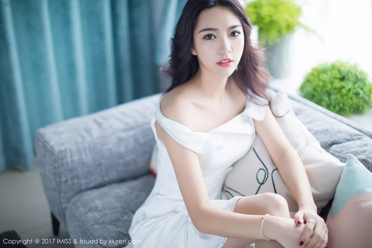 秀人集.com_[IMISS爱蜜社]Vol.174_新人嫩模嫣儿居家白色连身裙秀苗条身材婀娜多姿性感写真65P