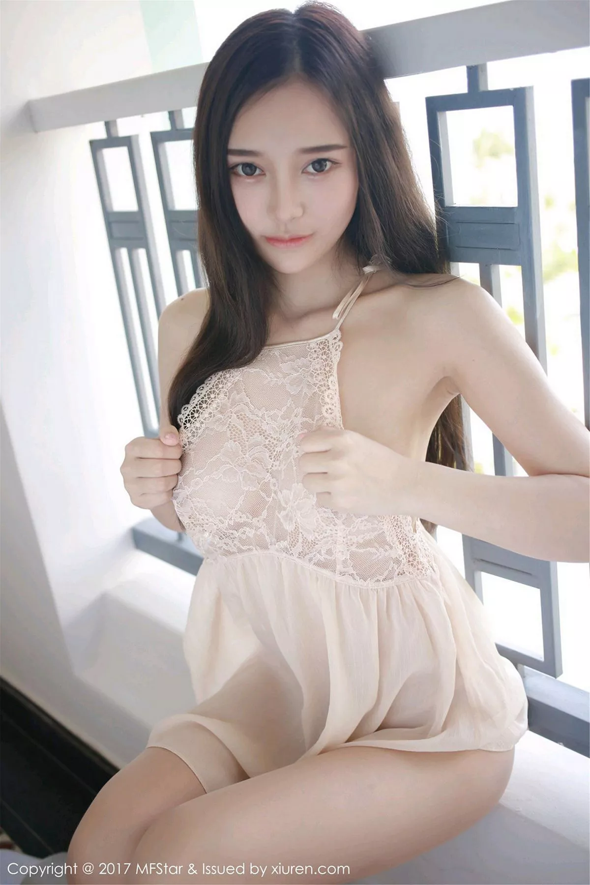 秀人集.com_[MFStar模范学院]Vol.101_女神唐琪儿il心愿旅拍粉嫩蕾丝裙透视秀豪乳诱惑写真51P