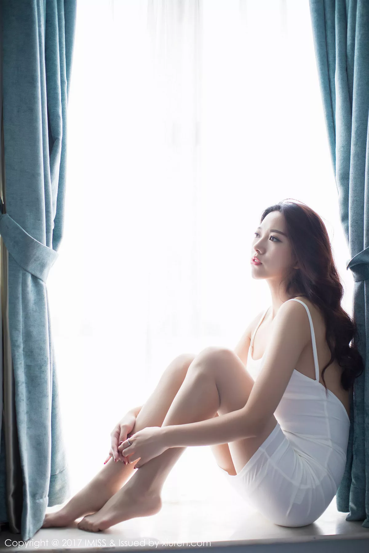 秀人集.com_[IMISS爱蜜社]Vol.174_新人嫩模嫣儿居家白色连身裙秀苗条身材婀娜多姿性感写真65P