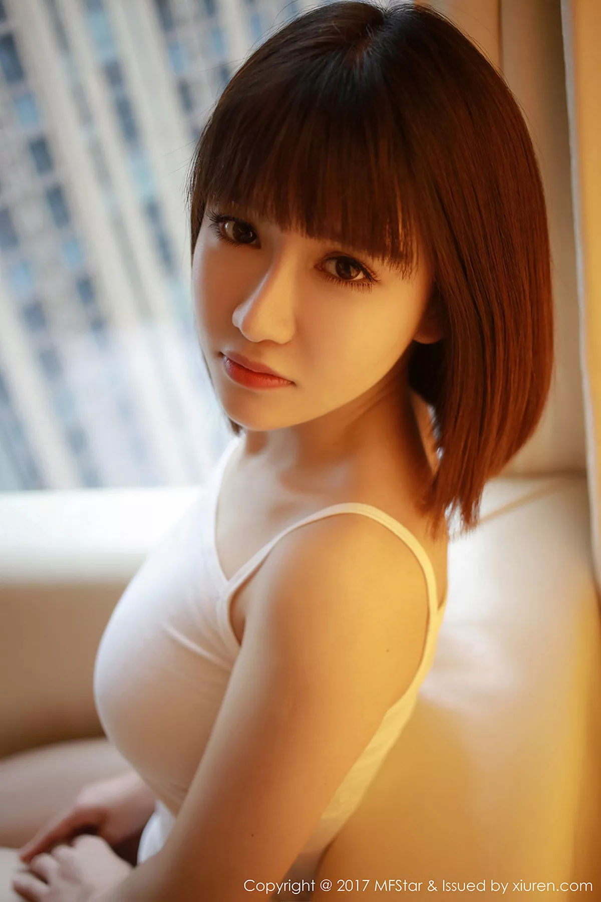 秀人集.com_[MFStar模范学院]Vol.102_嫩模K8傲娇萌萌Vivian吊带真空背心侧露美乳诱惑写真50P