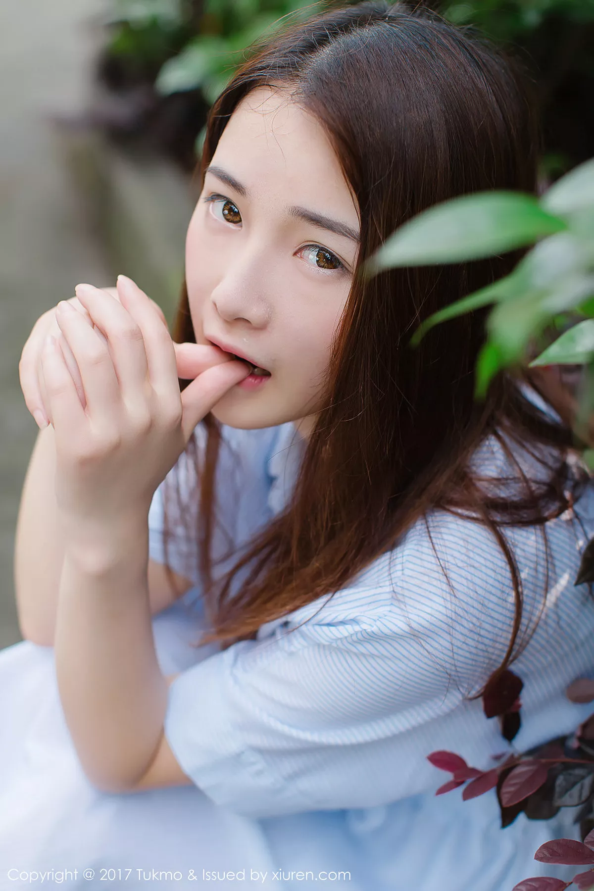 秀人集.com_[Tukmo兔几盟]Vol.099_新人妹子绵绵户外清爽连身裙西瓜外拍阳光甜美写真40P