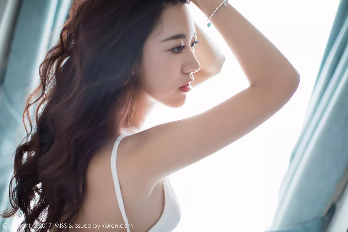 秀人集.com_[IMISS爱蜜社]Vol.174_新人嫩模嫣儿居家白色连身裙秀苗条身材婀娜多姿性感写真65P