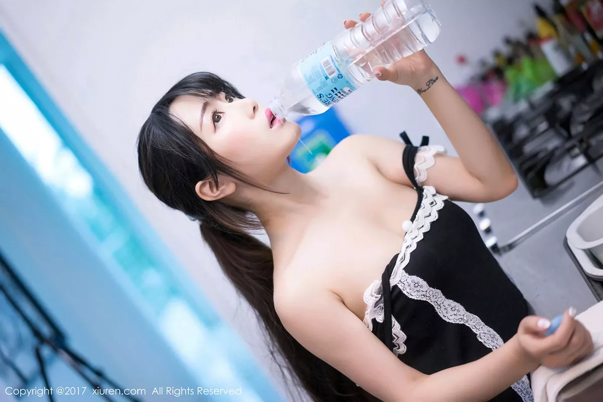 秀人集.com_[XiuRen秀人网]No.814_嫩模兜豆靓Youlina长滩旅拍户外沙滩内衣清爽迷人写真50P