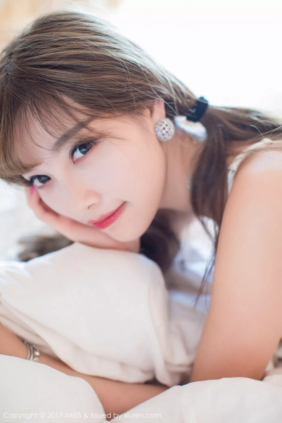 秀人集.com_[IMISS爱蜜社]Vol.183_女神杨晨晨sugar塞班岛旅拍白色蕾丝情趣内衣完美诱惑写真45P