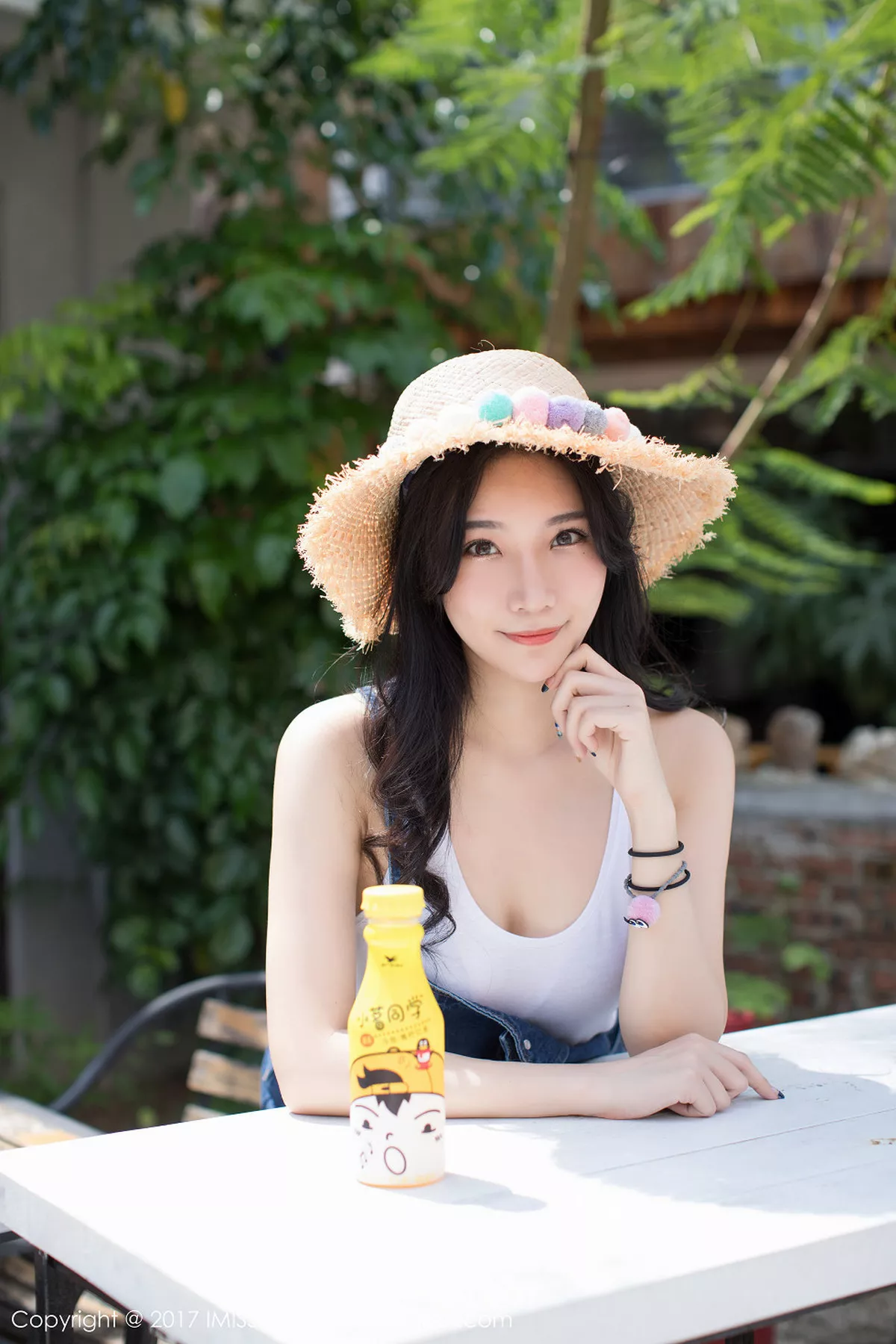 秀人集.com_[IMISS爱蜜社]Vol.180_嫩模小狐狸Sica户外牛仔短裤系列秀完美身材清新迷人写真46P