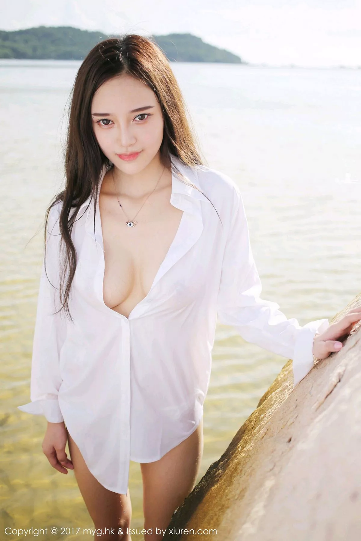 秀人集.com_[MyGirl美媛馆]Vol.259_女神唐琪儿il心愿旅拍海边真空白衬衫秀豪乳诱惑写真60P
