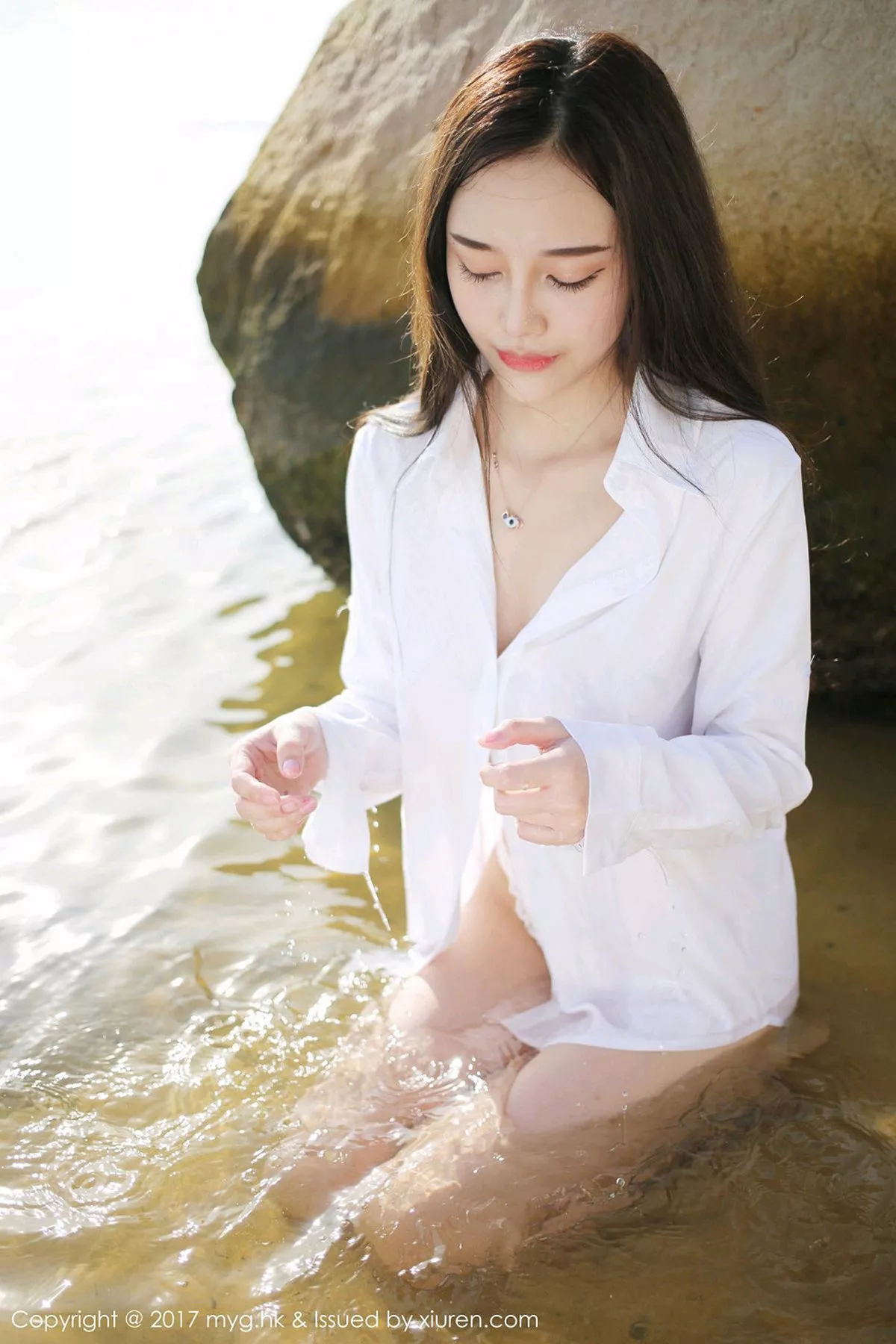 秀人集.com_[MyGirl美媛馆]Vol.259_女神唐琪儿il心愿旅拍海边真空白衬衫秀豪乳诱惑写真60P