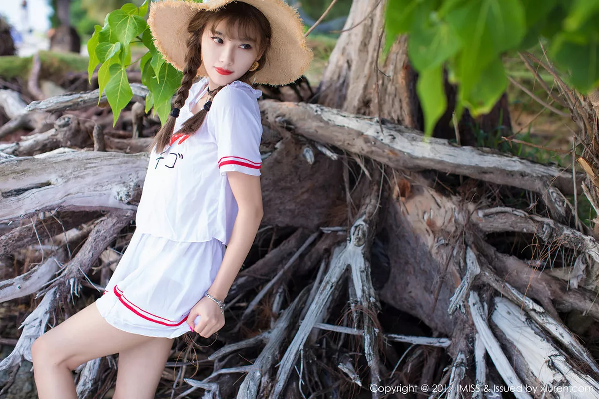 秀人集.com_[IMISS爱蜜社]Vol.185_女神杨晨晨sugar塞班旅拍阳光沙滩清纯服饰秀完美身材写真42P