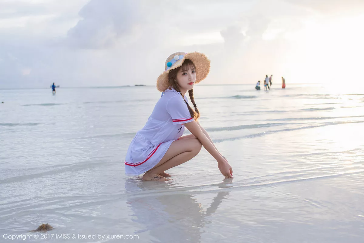 秀人集.com_[IMISS爱蜜社]Vol.185_女神杨晨晨sugar塞班旅拍阳光沙滩清纯服饰秀完美身材写真42P