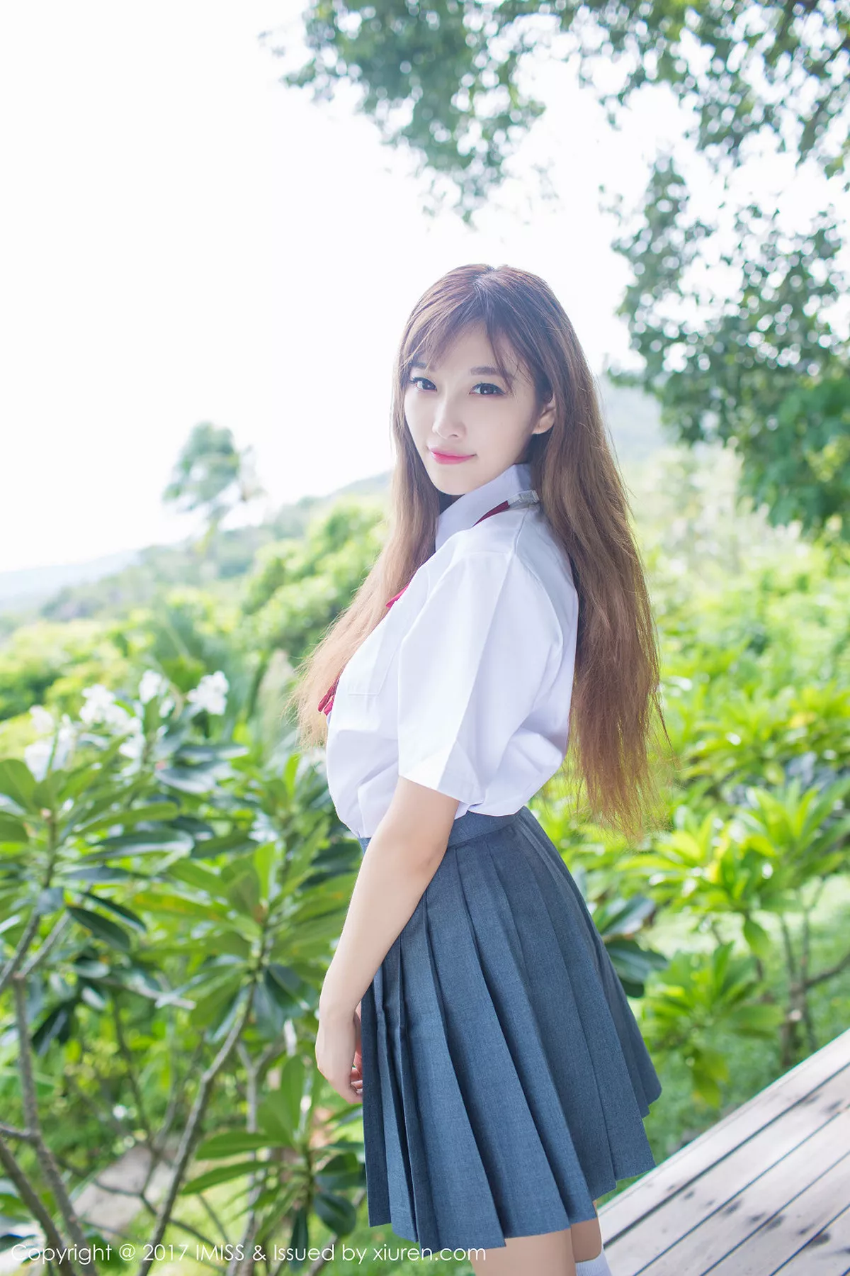 秀人集.com_[IMISS爱蜜社]Vol.195_甜美女神杨晨晨sugar苏梅岛旅拍室外校服半脱性感内衣写真42P