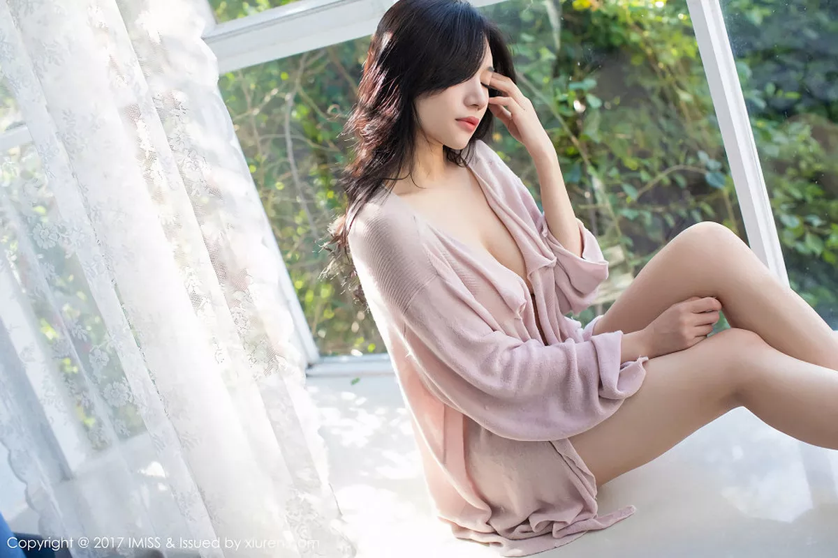 秀人集.com_[IMISS爱蜜社]Vol.197_嫩模小狐狸Sica私房粉色系吊带睡裙加粉色睡衣销魂诱惑写真43P
