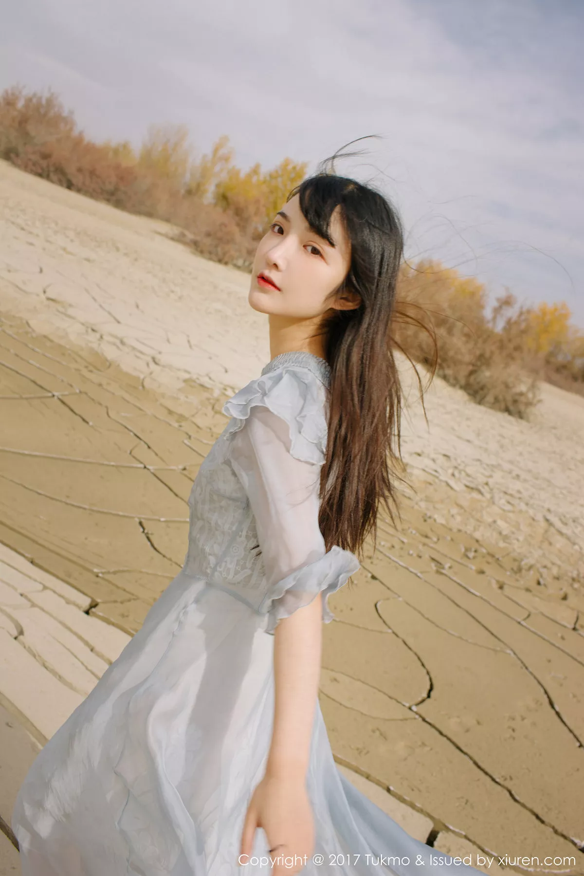 秀人集.com_[Tukmo兔几盟]Vol.104_美女主播之应沙漠旅拍清新连身裙系列唯美迷人写真40P